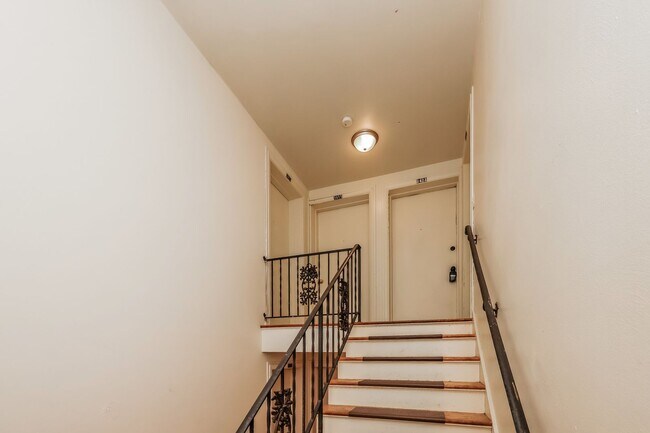 Building Photo - 3611-3625 Charlotte Dr