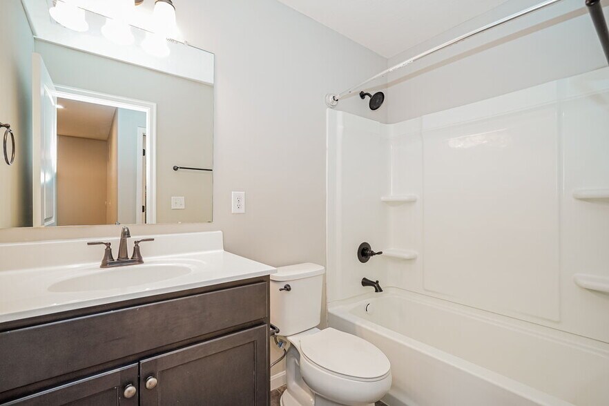 Building Photo - 4996 Crestbrook Dr