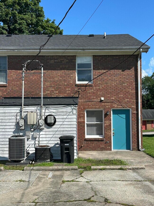 Building Photo - 165 Landings Dr