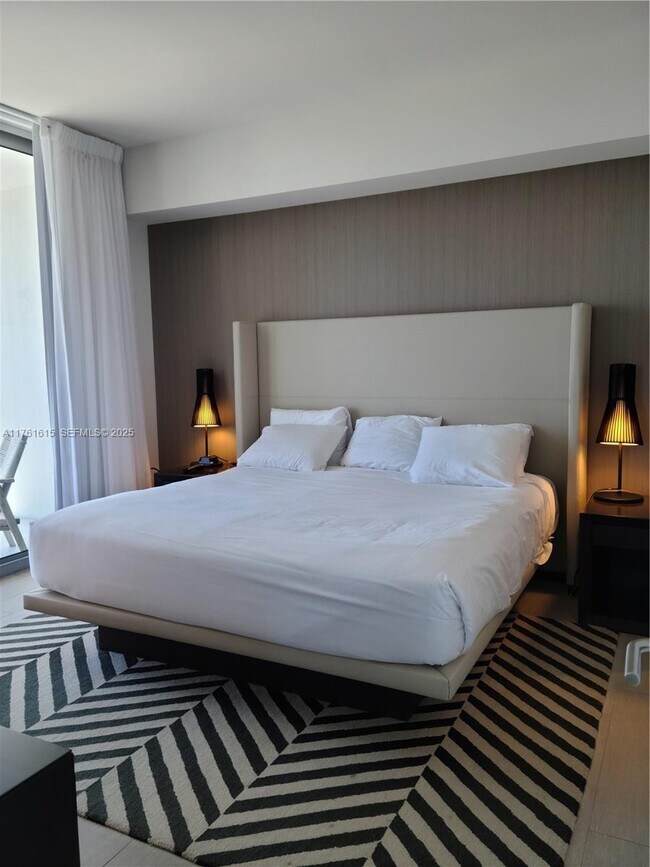 Building Photo - 4010 S Ocean Dr