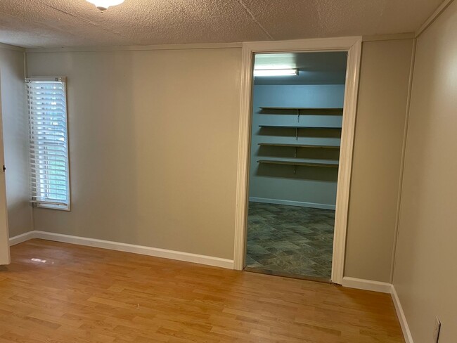 Building Photo - 3 BEDROOM 2 BA SINGLEWIDE  MOBILE HOME W R...