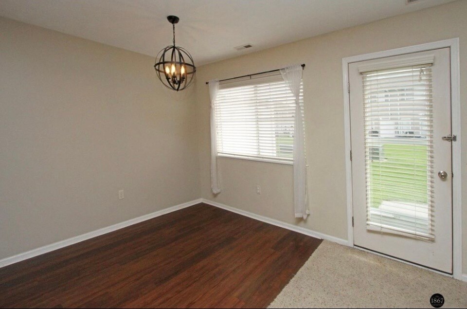 Building Photo - 6028 Glenbrook Ln