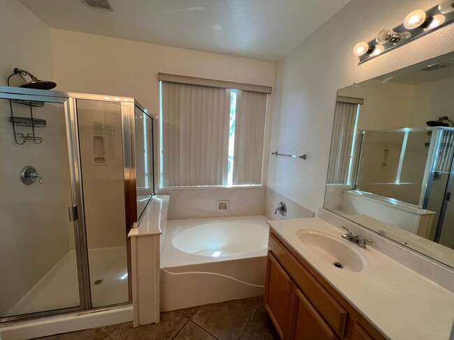 Building Photo - 560 Sutherland Ranch Ln