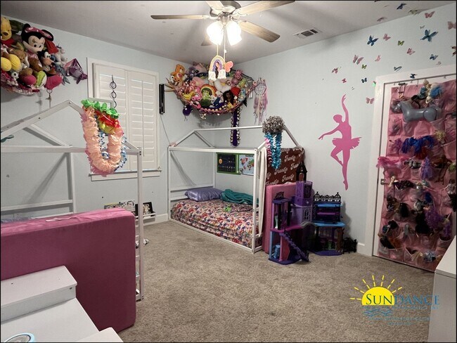 Building Photo - Efficient Solar 4-Bedroom Home in Navarre’s La Fontaine Gated Community with Deeded Beach Access!