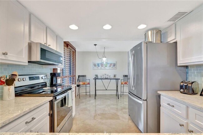 Building Photo - 10000 S Ocean Dr