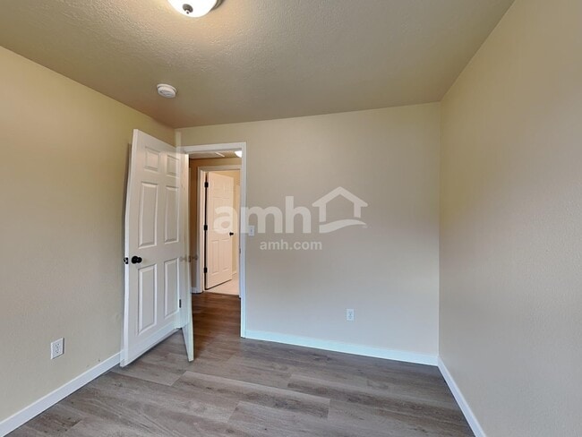 Building Photo - 1745 W McGlinchey St