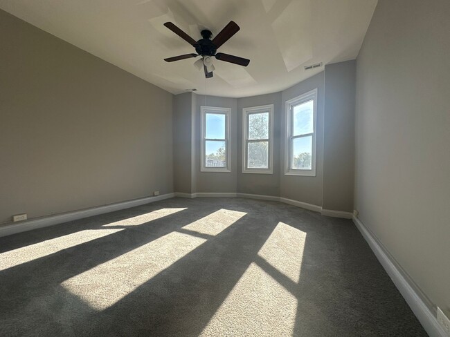 Building Photo - Three-Bedroom House in Clifton Park