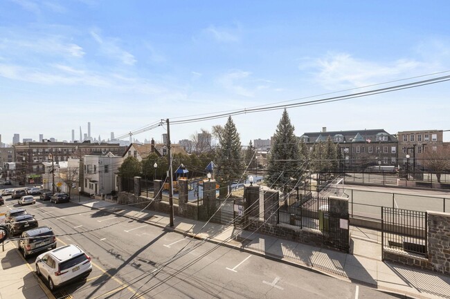 Building Photo - 320 67th St