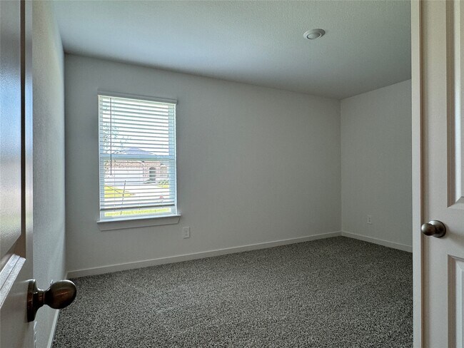 Building Photo - 30434 Canterbury Fields Dr