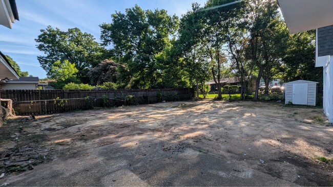 Building Photo - 4704 Ray Dr