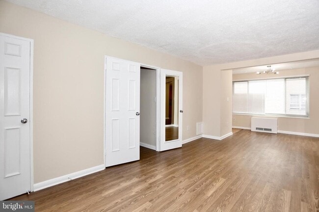 Building Photo - Available for immediate move-in.