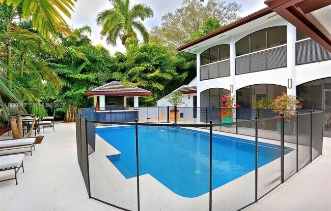 Building Photo - 6611 Leonardo St