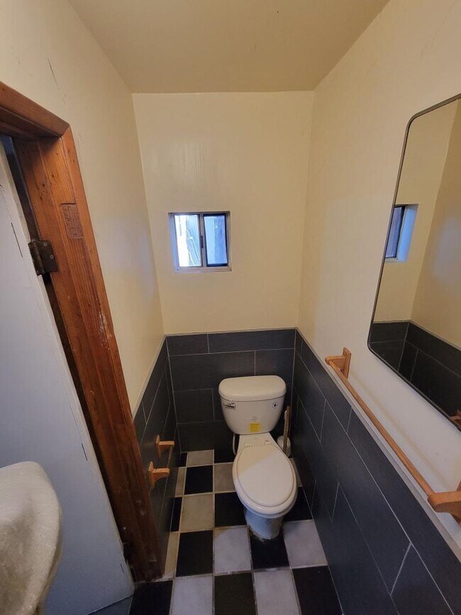 Building Photo - 4112 Santa Ana St