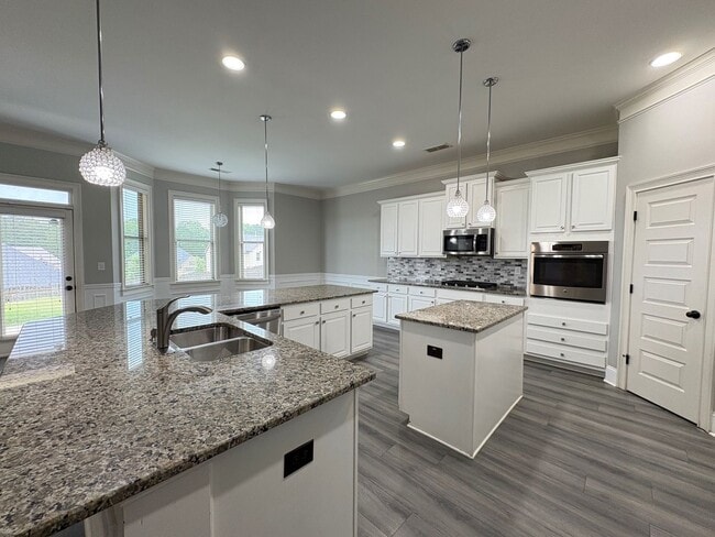 Building Photo - Gorgeous 5 Bedroom Home in Dacula with A L...