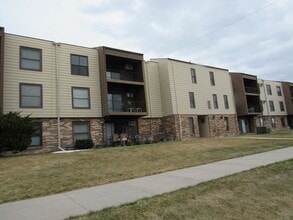 Building Photo - Large One Bedroom w/ Heat & Water Paid