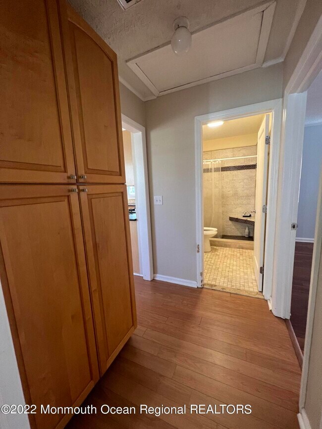 Building Photo - 451 Harnell Ave