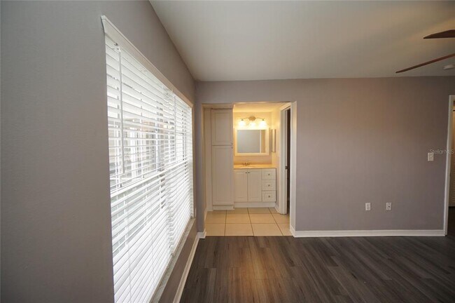 Building Photo - 10330 Carrollwood Ln