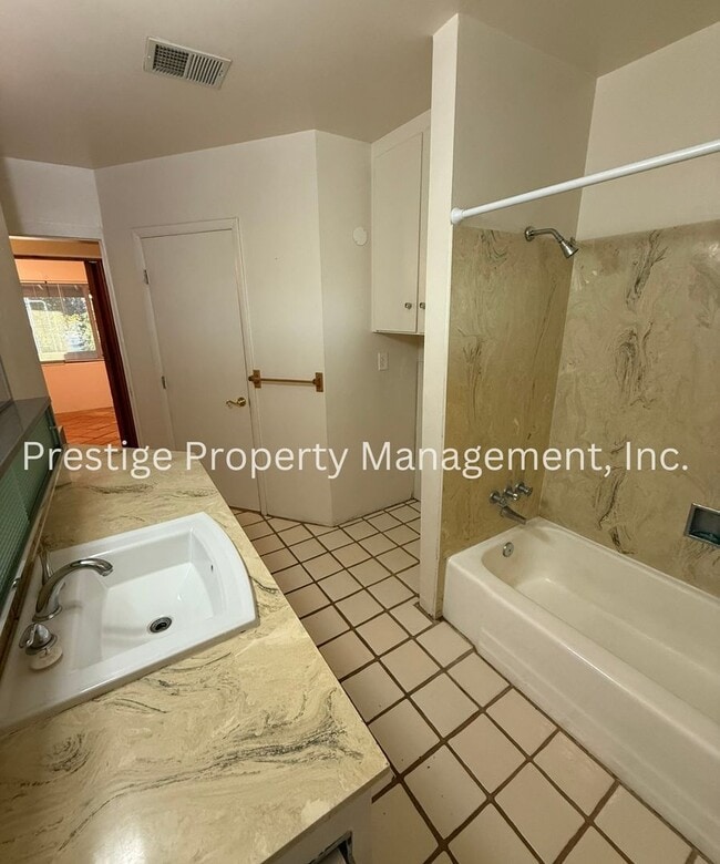 Building Photo - 3BD 2BA Waiting for You to Call Home!!