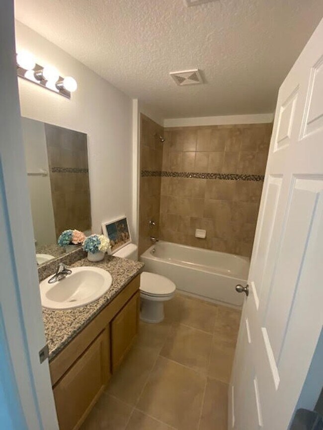 Building Photo - 27 Pony Ln