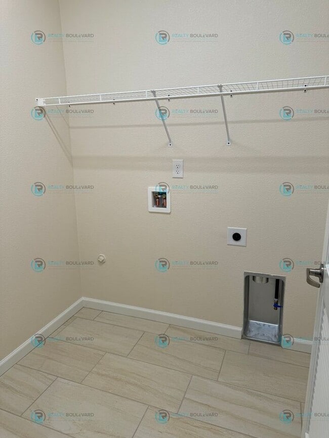 Building Photo - 3-Bedroom 2.5 Bathroom 2 car garage Condo in Carson City