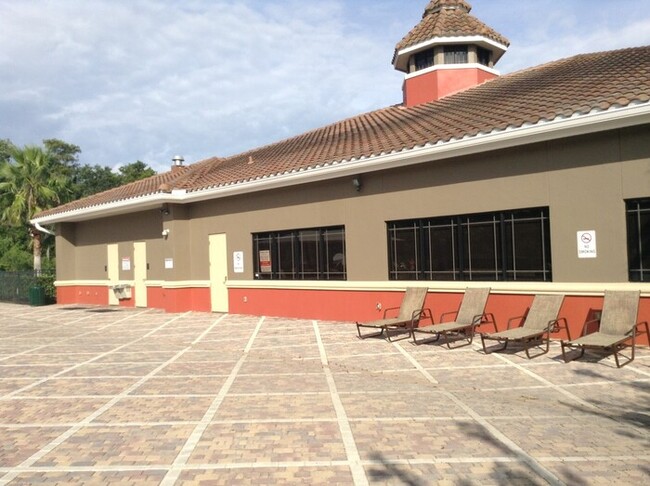 Building Photo - Amazing 4 Bedroom + Office/Bonus Room, 2 1...