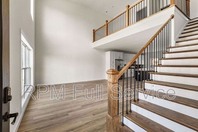 Building Photo - 2134 25th Ave N