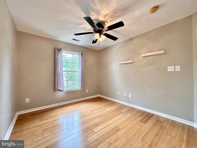 Building Photo - 2107 Mardic Dr