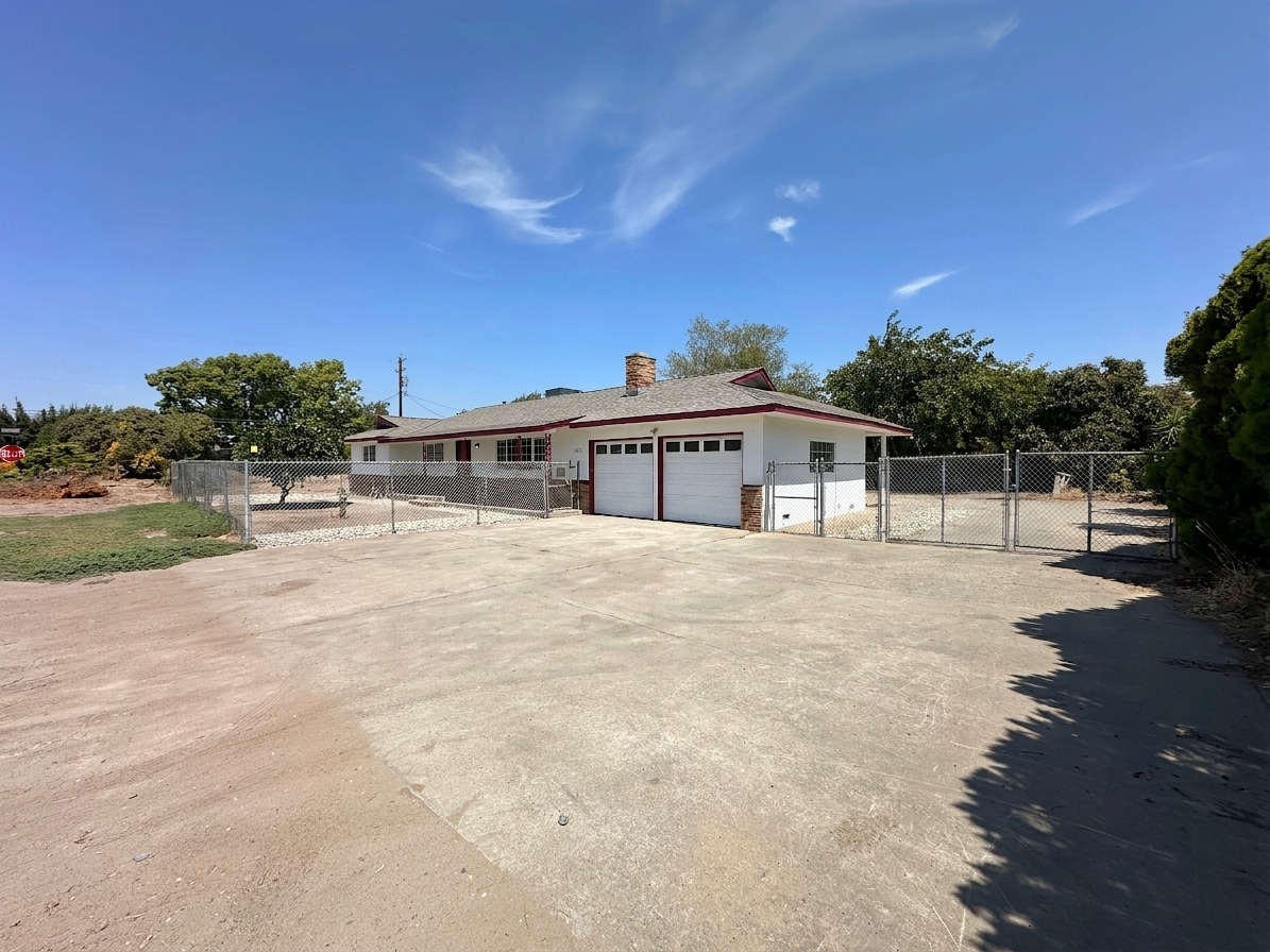 Building Photo - 15050 Cottage Ave