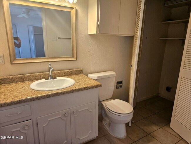 Building Photo - 6832 Escondido Dr