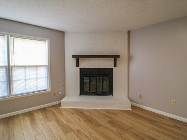 Building Photo - 1823 Glenn St SW