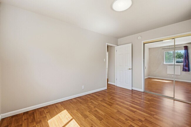 Building Photo - Beautiful Spacious 3-bedroom 1.5-Bath Home in Concord!