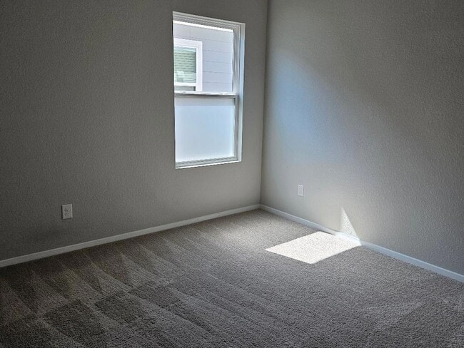 Building Photo - 162 Hayloft Ln