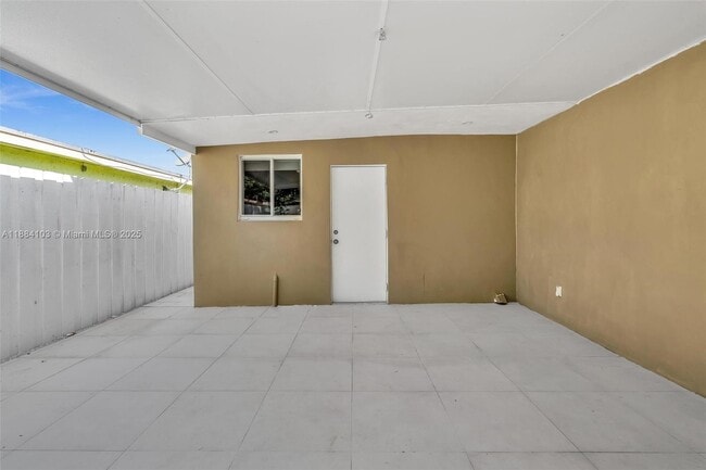 Building Photo - 5618 SW 36th St