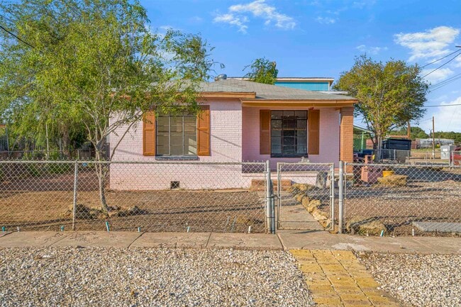 Primary Photo - 1820 Aldama St