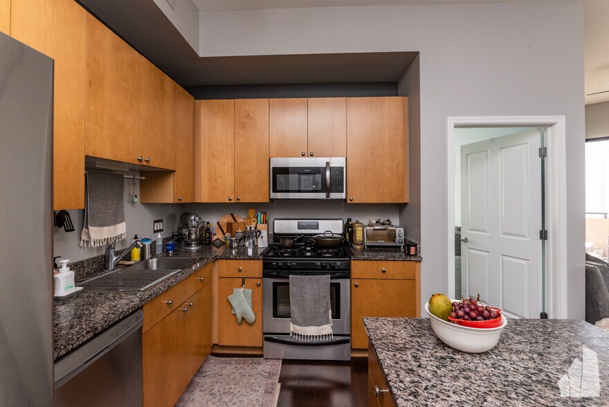 Building Photo - 1464 S MICHIGAN Ave