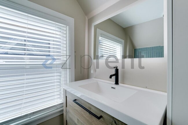 Building Photo - 2038 8th Ave N