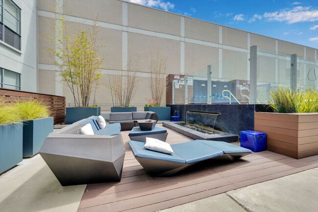 Building Photo - 355 Berry St