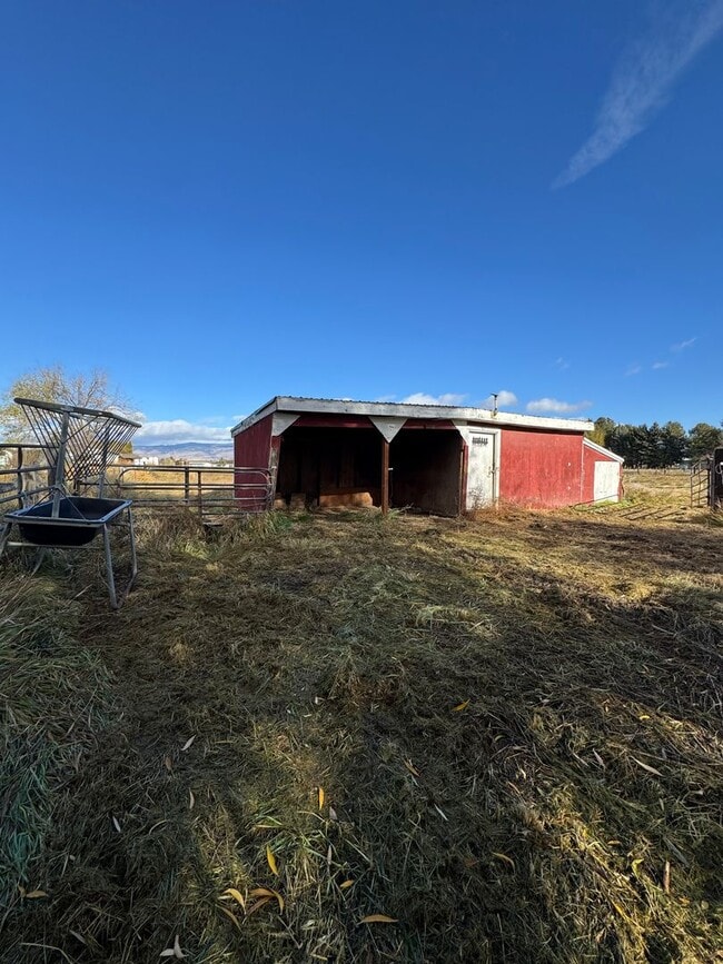 Building Photo - Spacious Pet-Friendly Rental on 3 Acres — ...