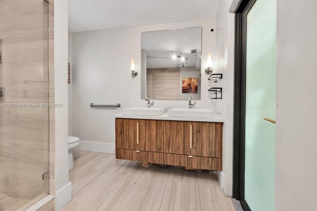 Building Photo - 1009 Genoa St