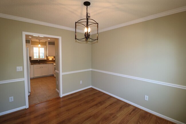 Building Photo - 505 Wallridge Dr