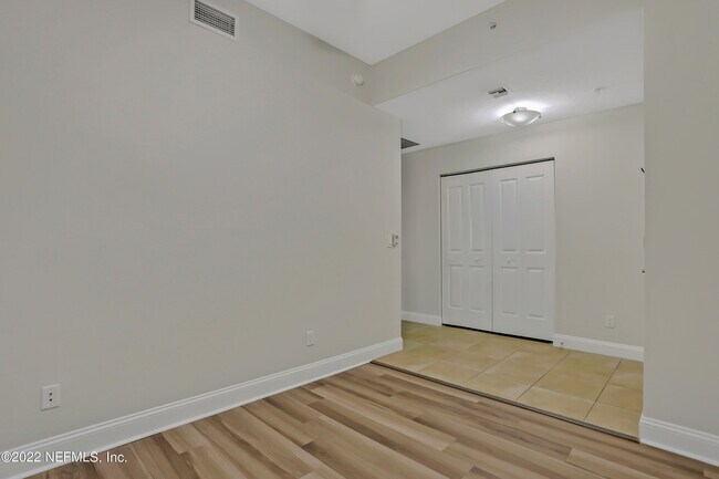 Building Photo - 1431 Riverplace Blvd