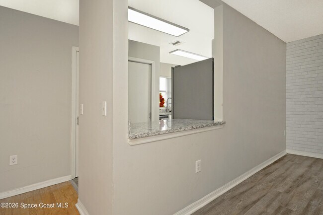 Building Photo - 240 Spring Dr