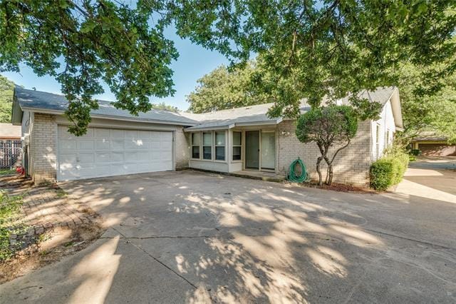 Building Photo - 2909 White Oak Ln
