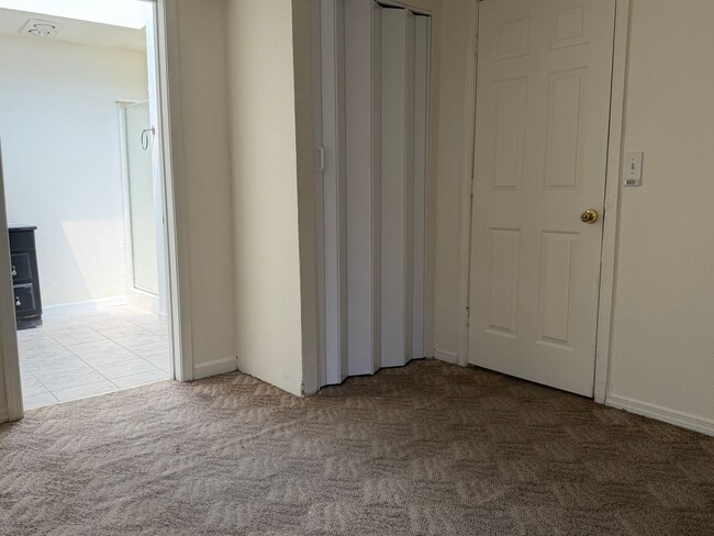 Building Photo - 2032 NE Oswego Ave