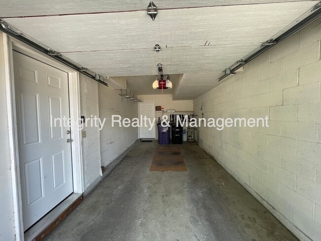 Building Photo - 1811 S Quebec Way