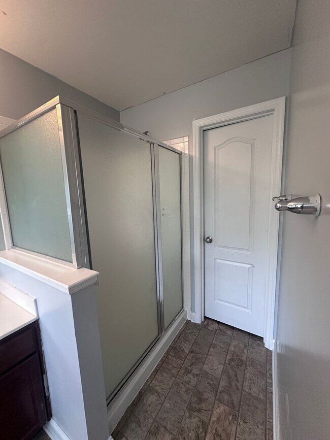 Building Photo - Bannon Crossings 3 bed, 2.5 half bath house with basement