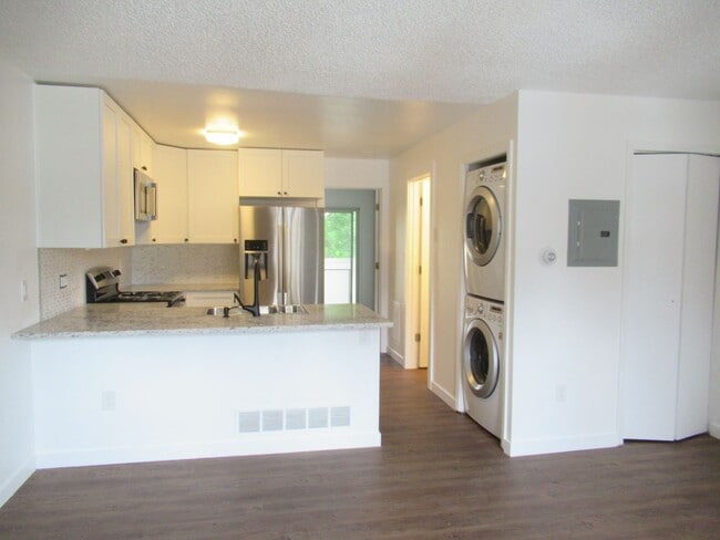 Building Photo - Adorable 1 bedroom with W/D