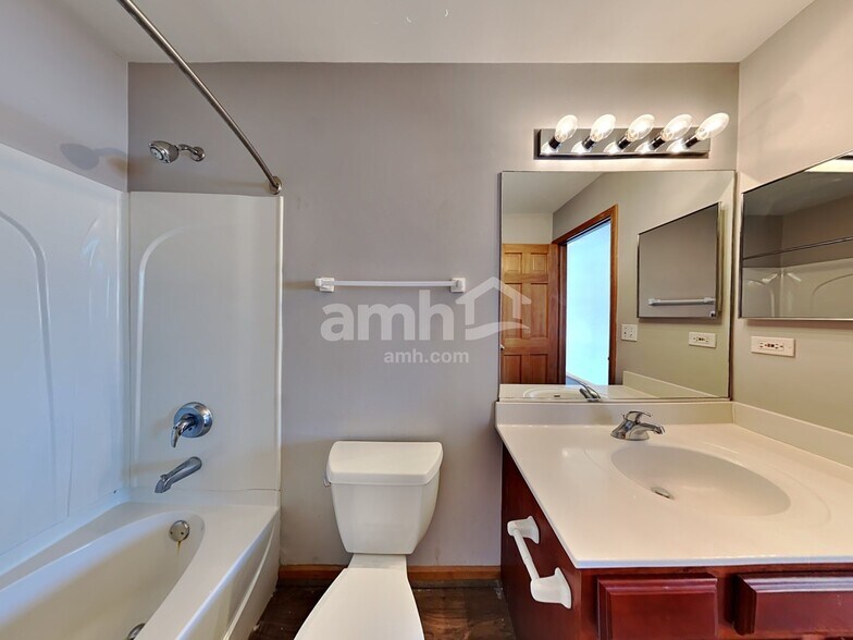 Building Photo - 13184 W Yorkshire Ln