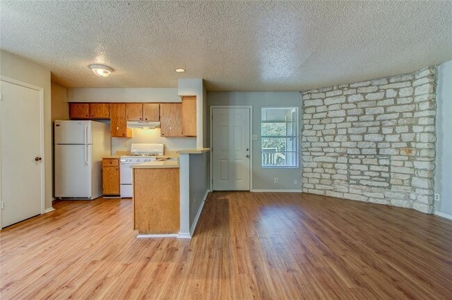 Building Photo - 400 Hedgewood Dr