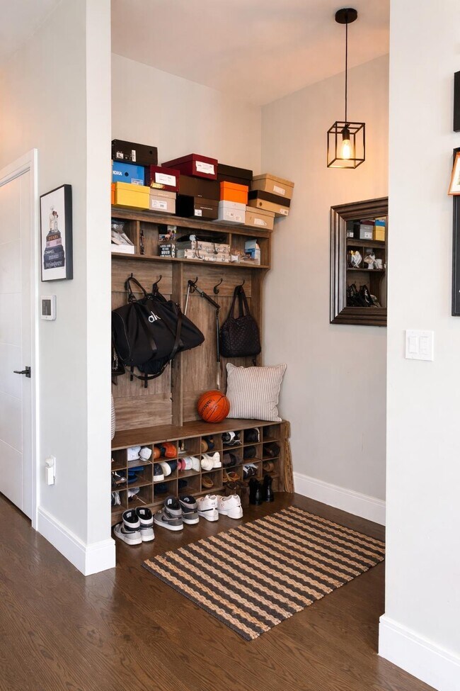 Building Photo - 192 Congress St